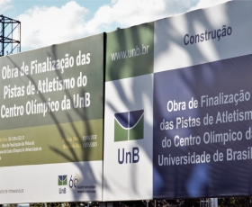 Instalação de nova pista de atletismo do Centro Olímpico (CO). Foto: Beto Monteiro/Ascom UnB. 26/04/2023